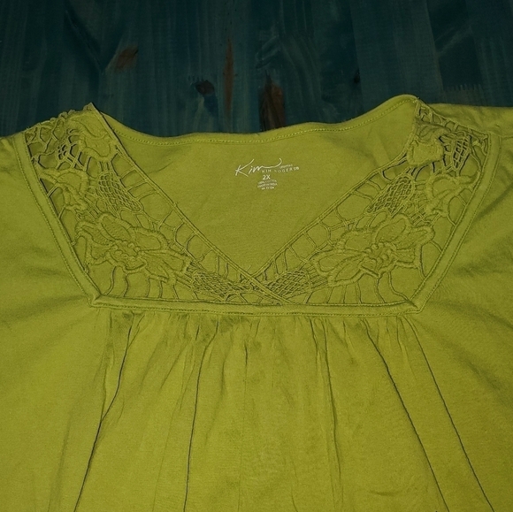 GREEN top with lace neckline 2X - Picture 2 of 4